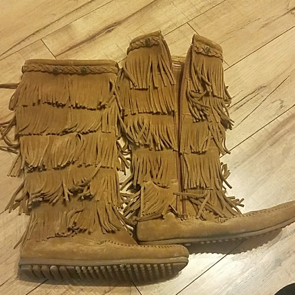 Minnetonka 5 layer fringe boots